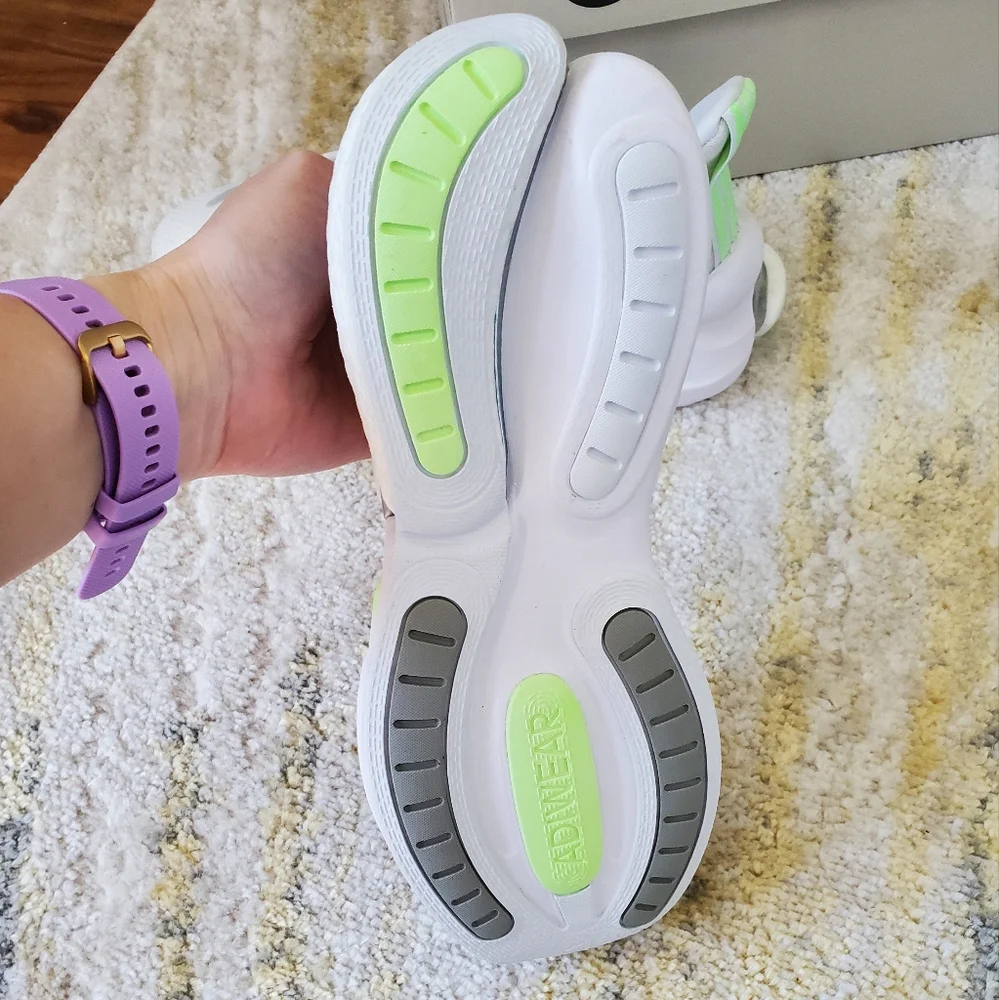 NEW Adidas Alphaboost V1